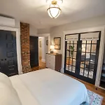 Apt In The Heart Of Main Street