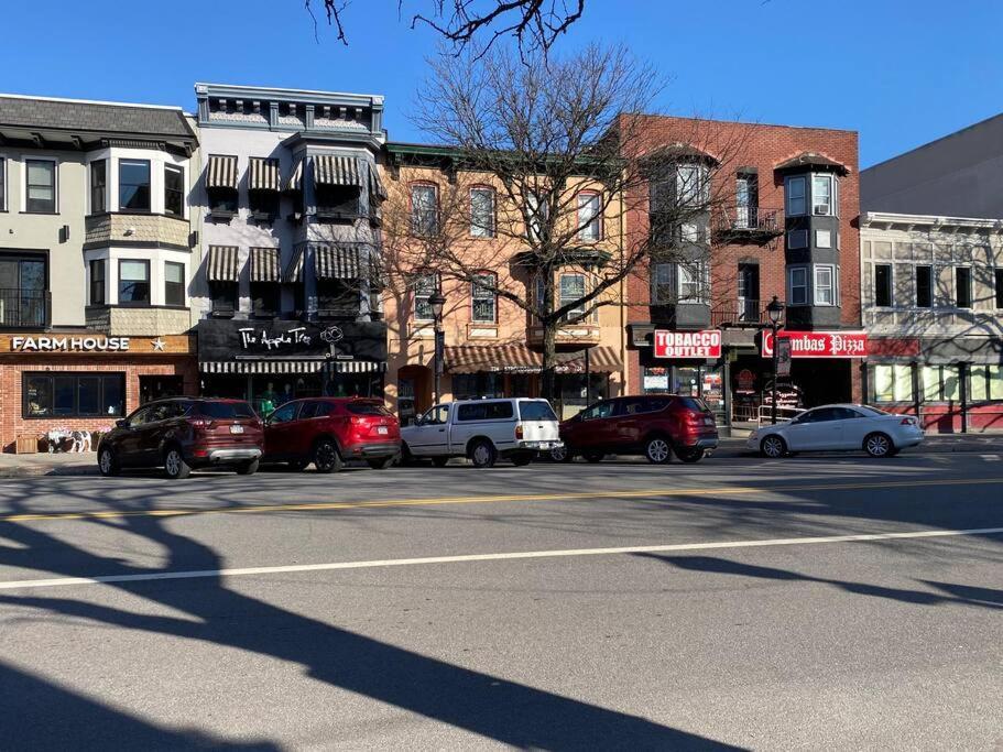 Apartment In The Heart Of Main Street *