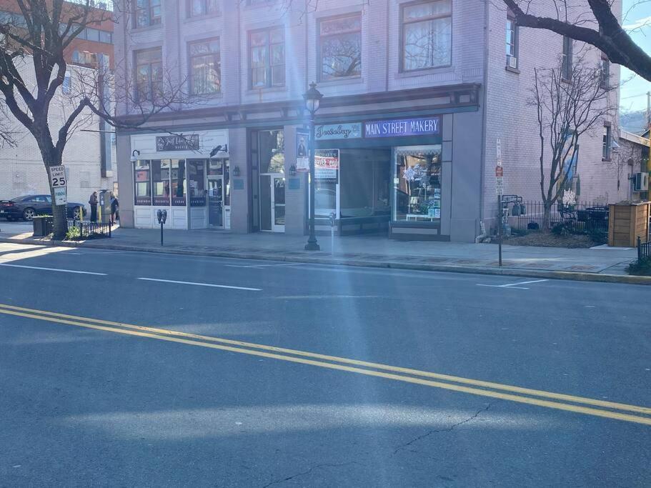Apartment In The Heart Of Main Street